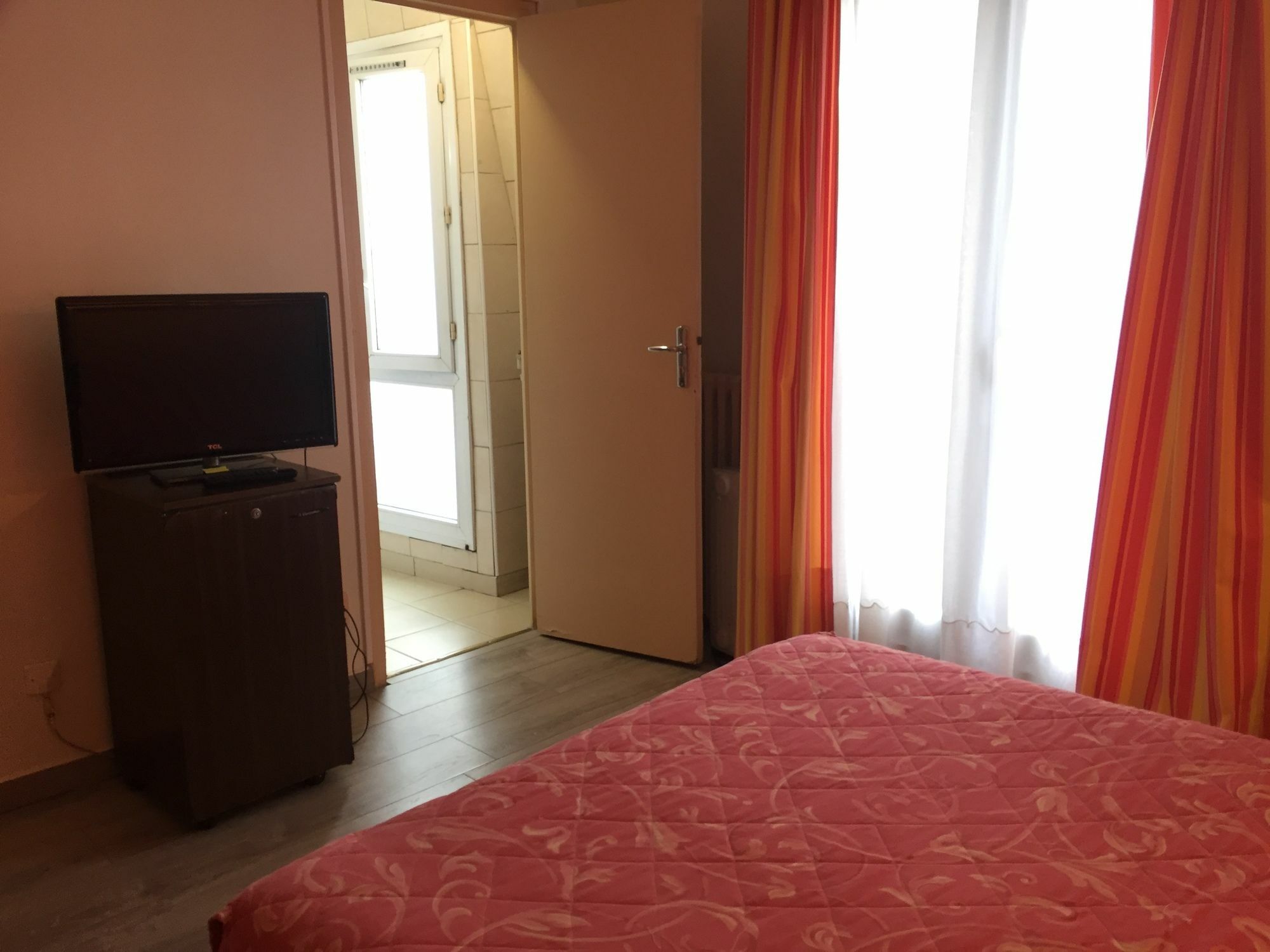 Hotel Des Pyrenees - Entre Bastille Et Nation Parijs