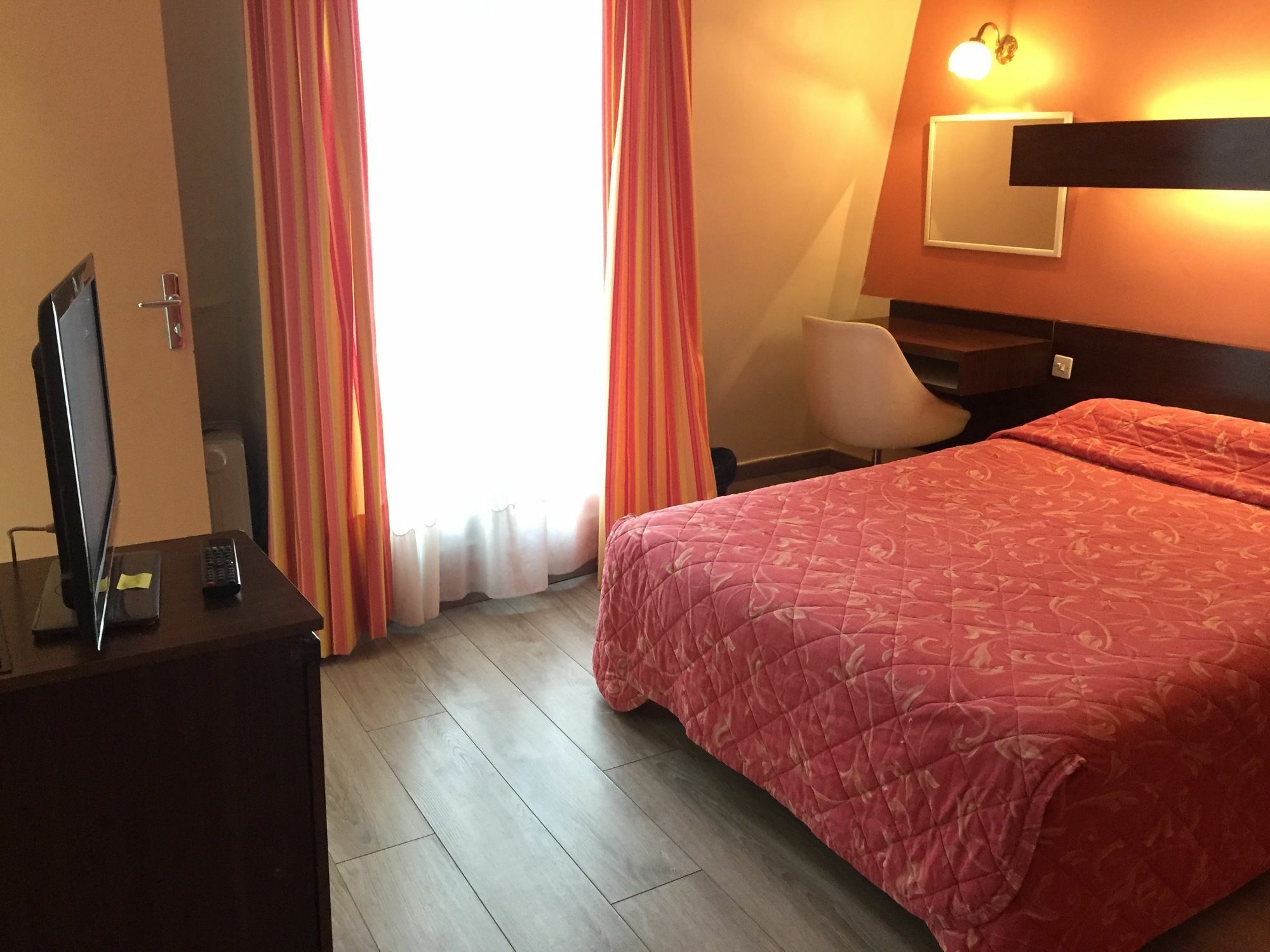 Des Pyrenees - Entre Bastille Et Nation Hotel Parijs